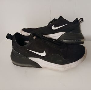 Nike Air Max Motion 2 Women's Shoes